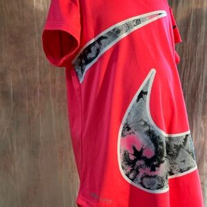 Neon Pink Nike Dry Fit shirt Top Trendy size 5 girls Sort sleeve